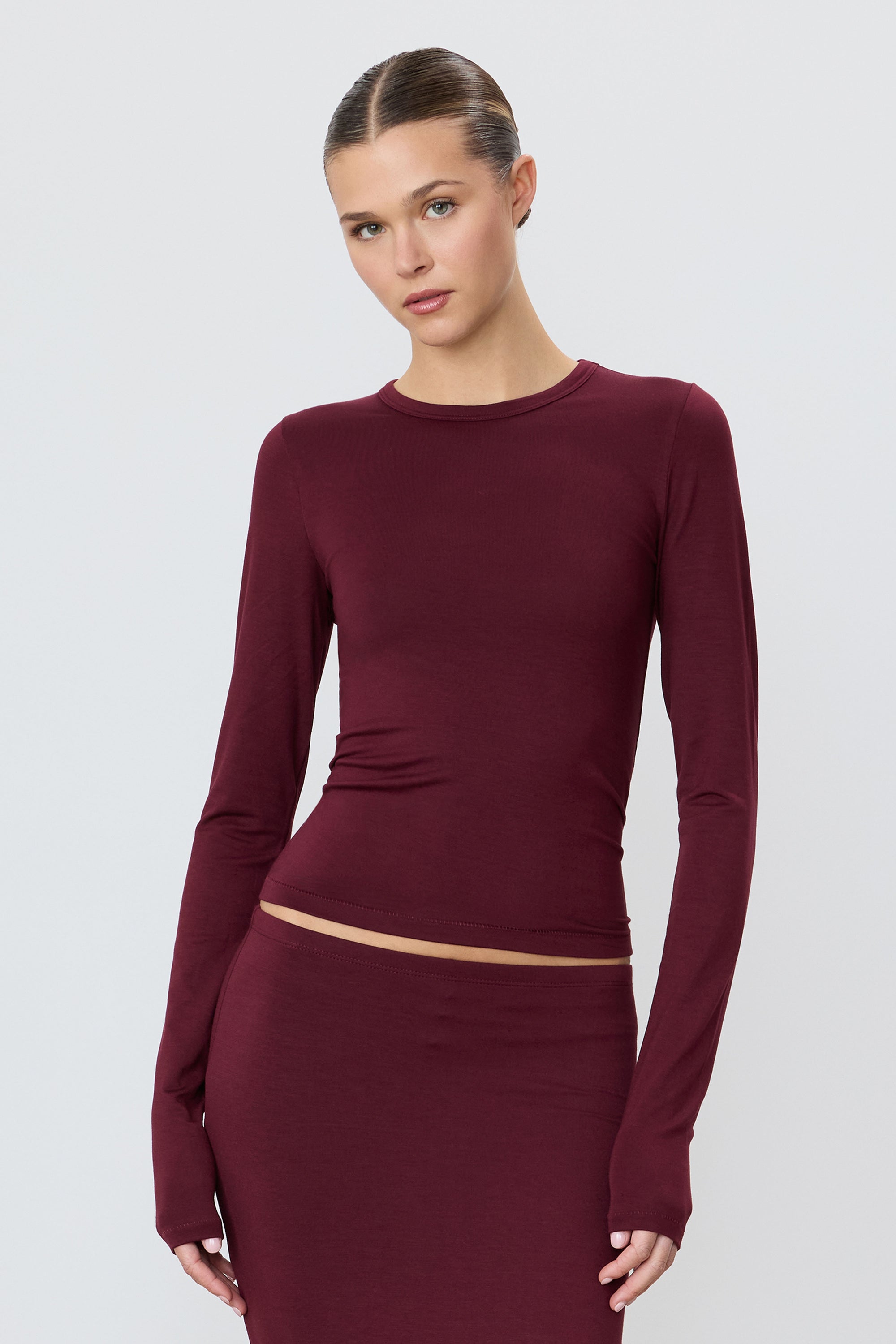 ÉTERNE FITTED CREWNECK LONG SLEEVE T-SHIRT