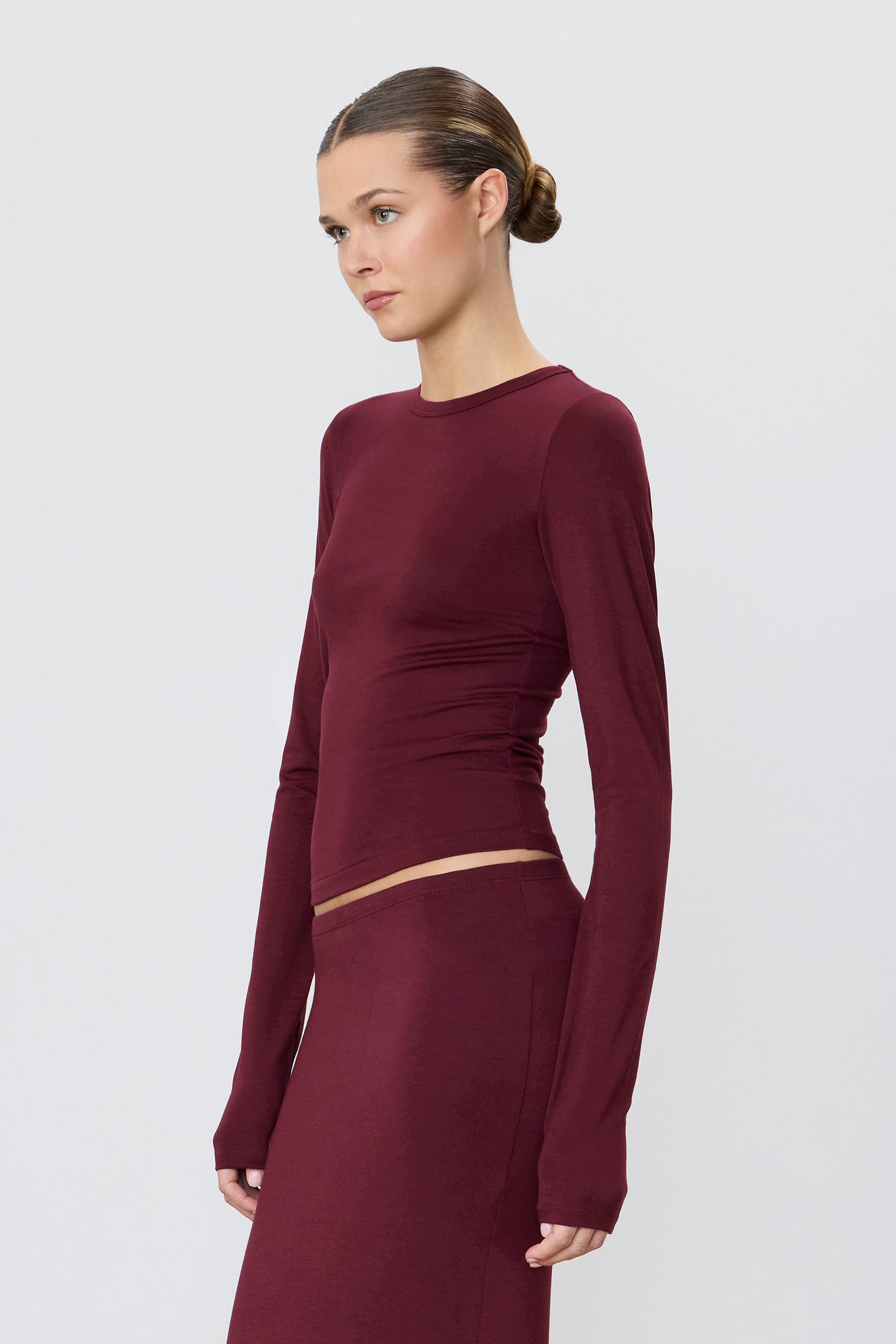 FITTED CREWNECK LONG SLEEVE T-SHIRT - ÉTERNE