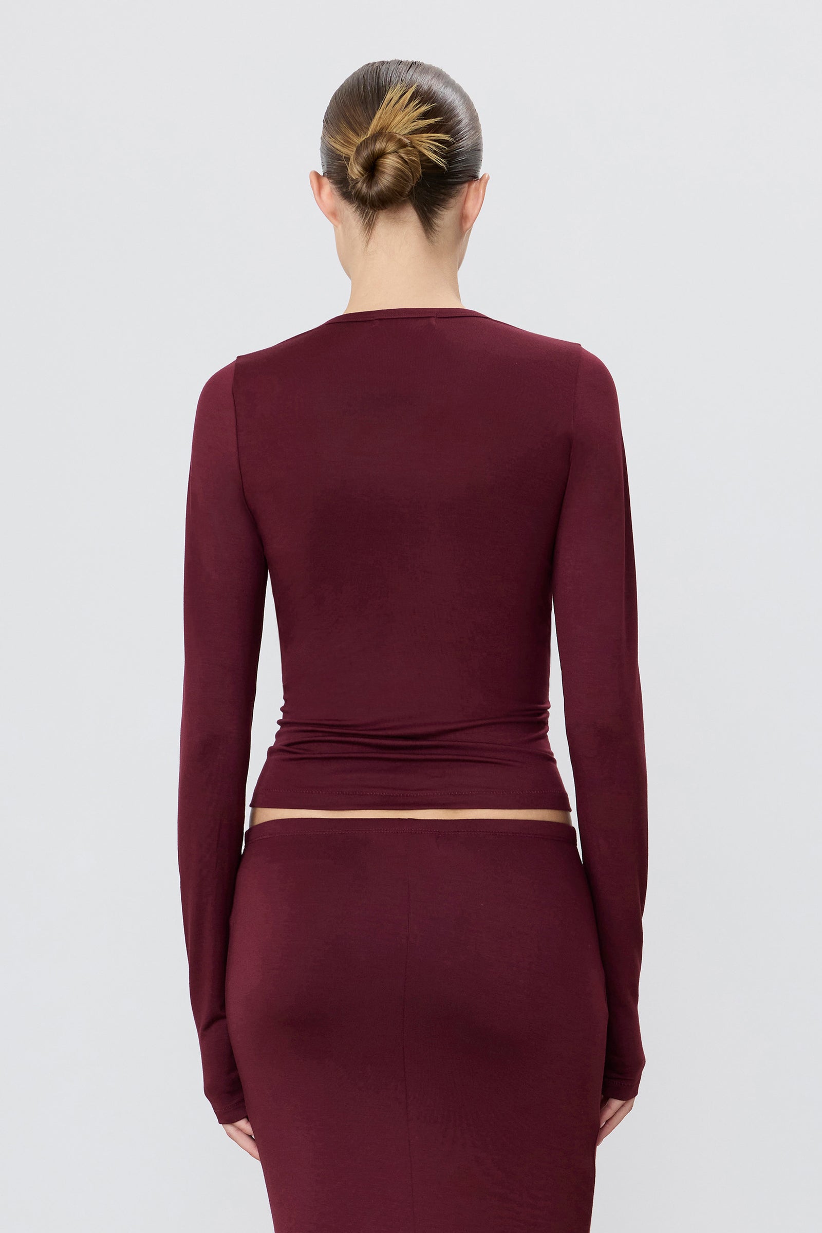 FITTED CREWNECK LONG SLEEVE T-SHIRT - ÉTERNE