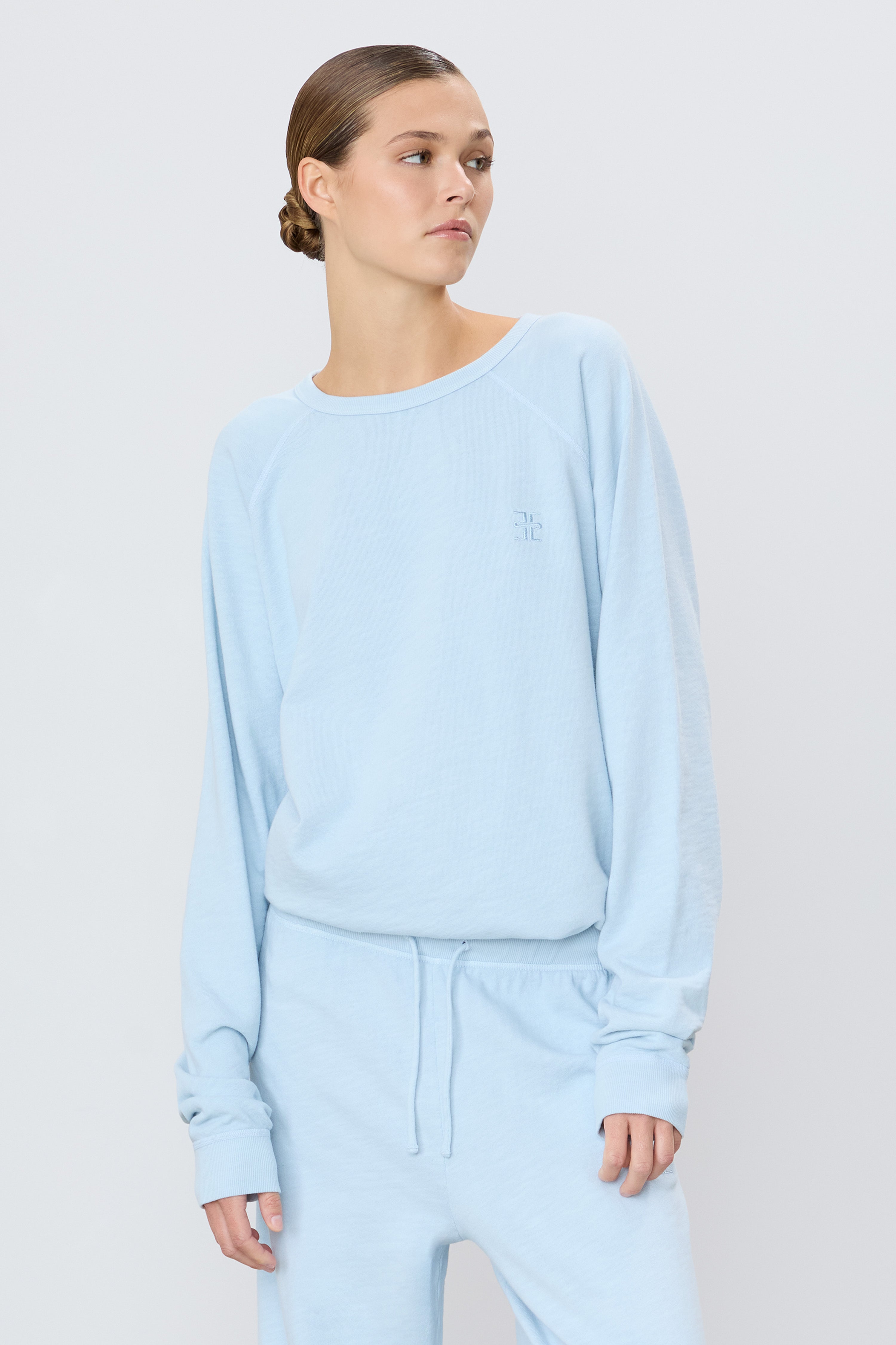 OVERSIZED RAGLAN SWEATSHIRT