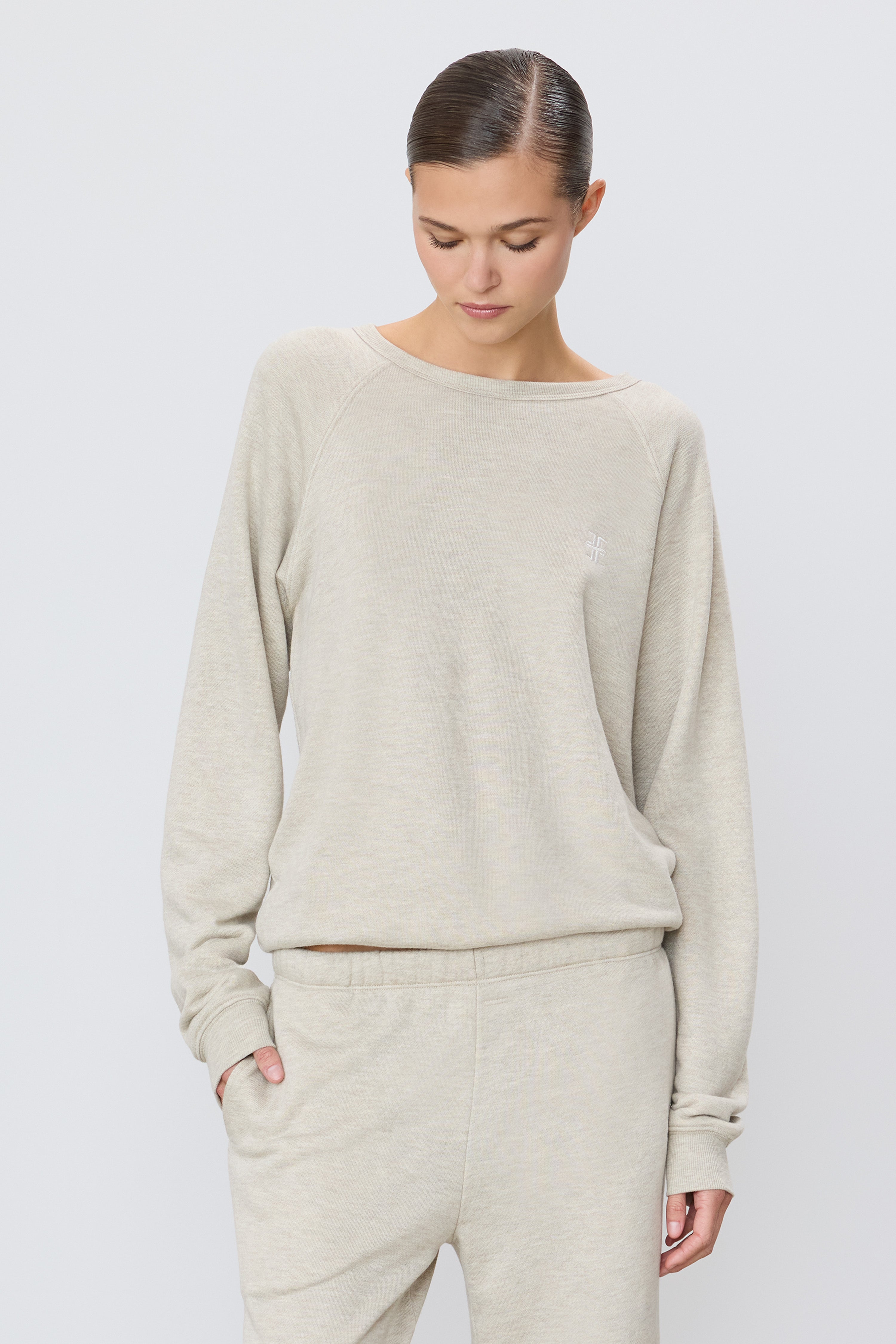 OVERSIZED RAGLAN SWEATSHIRT