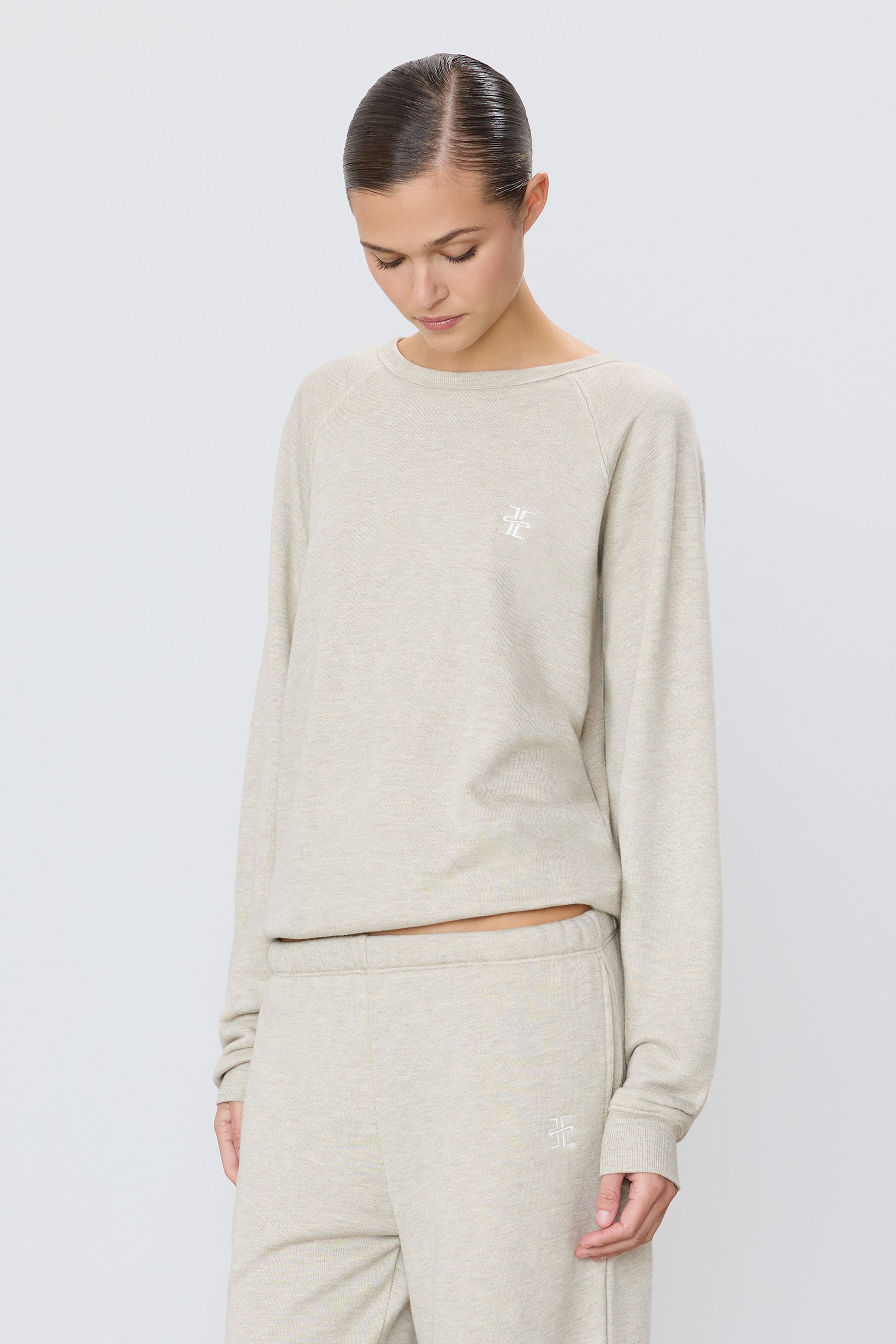 OVERSIZED RAGLAN SWEATSHIRT