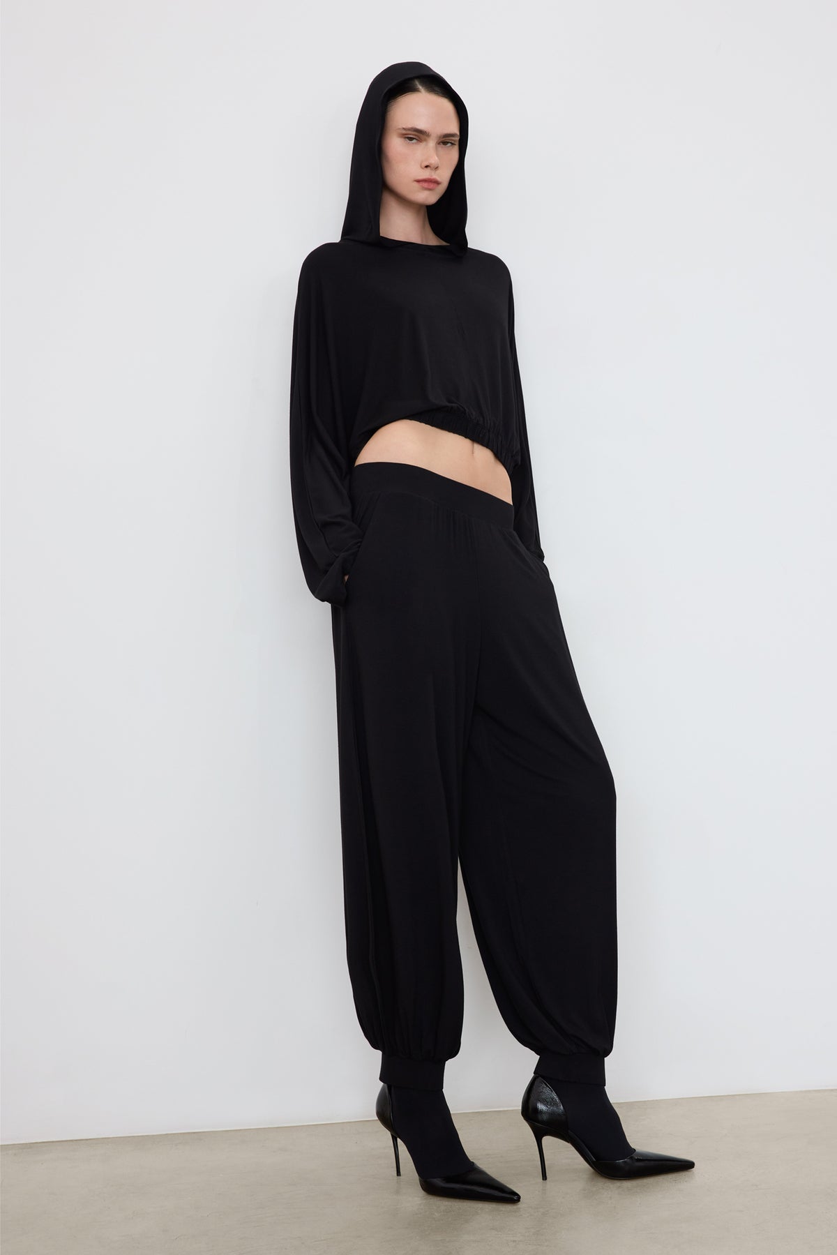 CROPPED HOODED TOP