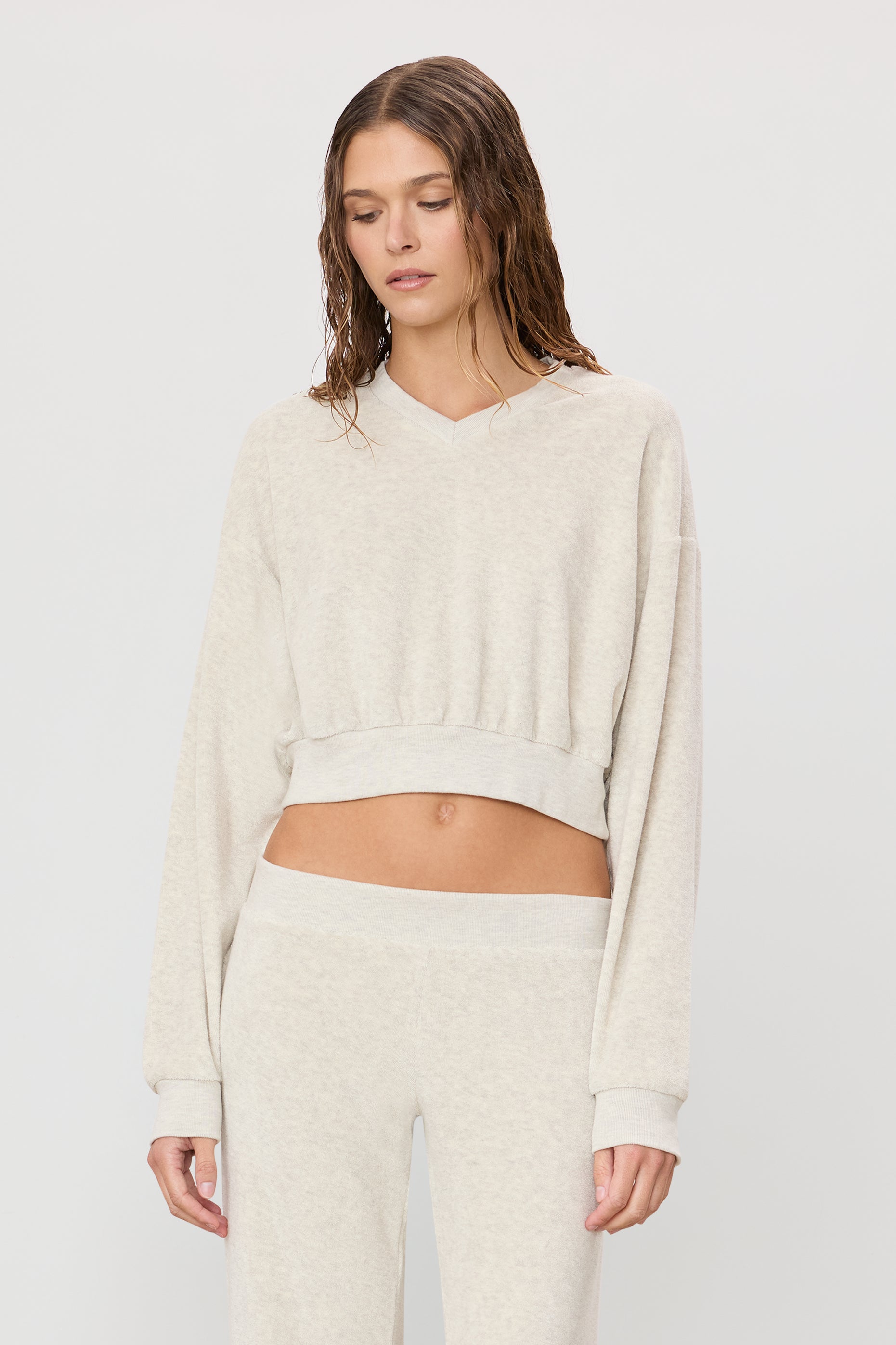 CROPPED V-NECK SWEATSHIRT - ÉTERNE