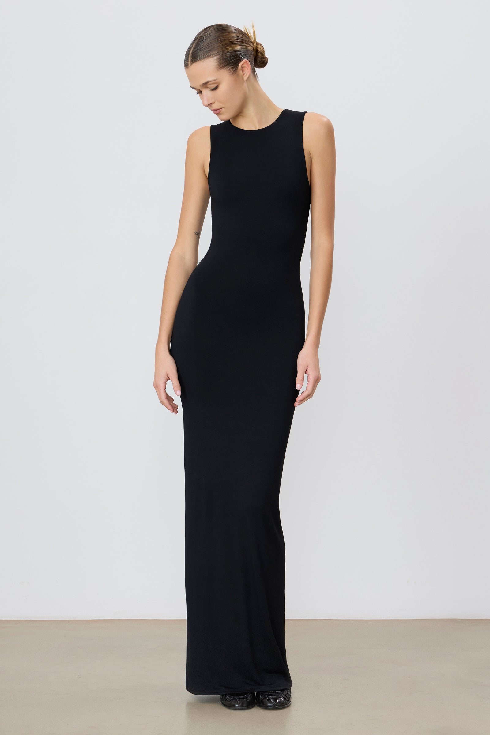 Eterne Sleeveless Crewneck Maxi Dress S Eterne Sleeveless Crewneck Maxi Dress S
