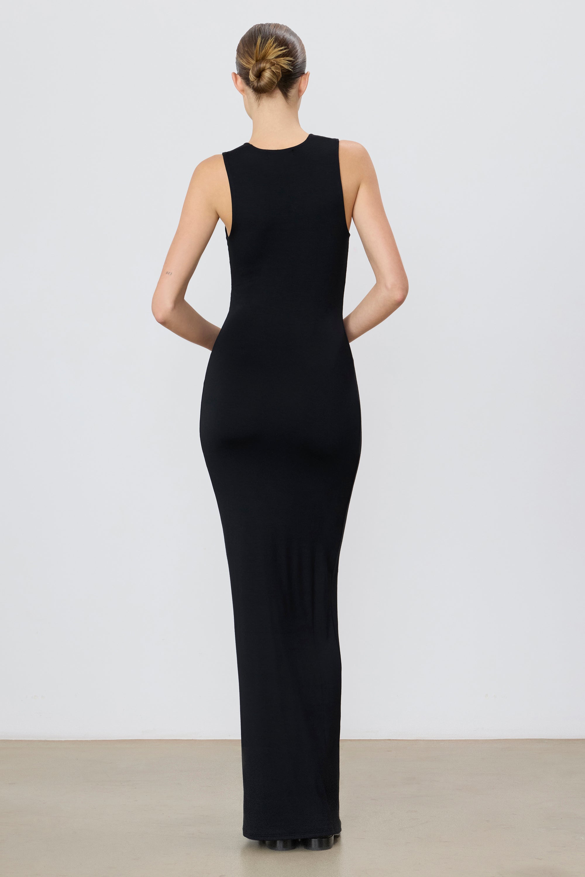 Eterne Sleeveless Crewneck Maxi Dress S Eterne Sleeveless Crewneck Maxi Dress S
