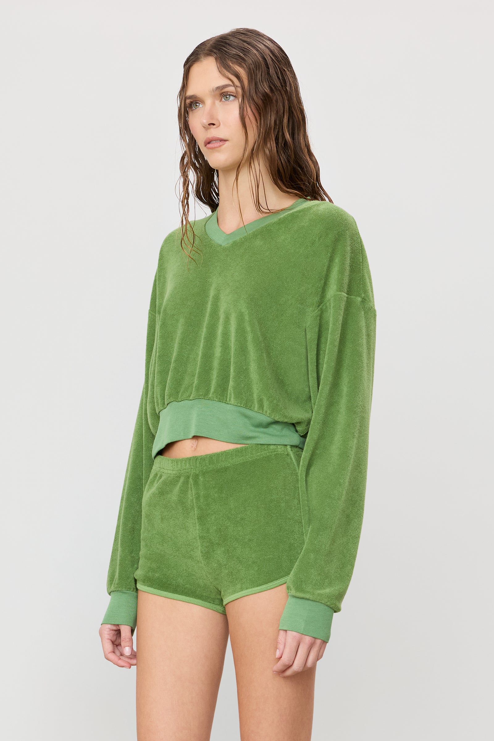 CROPPED V-NECK SWEATSHIRT - ÉTERNE