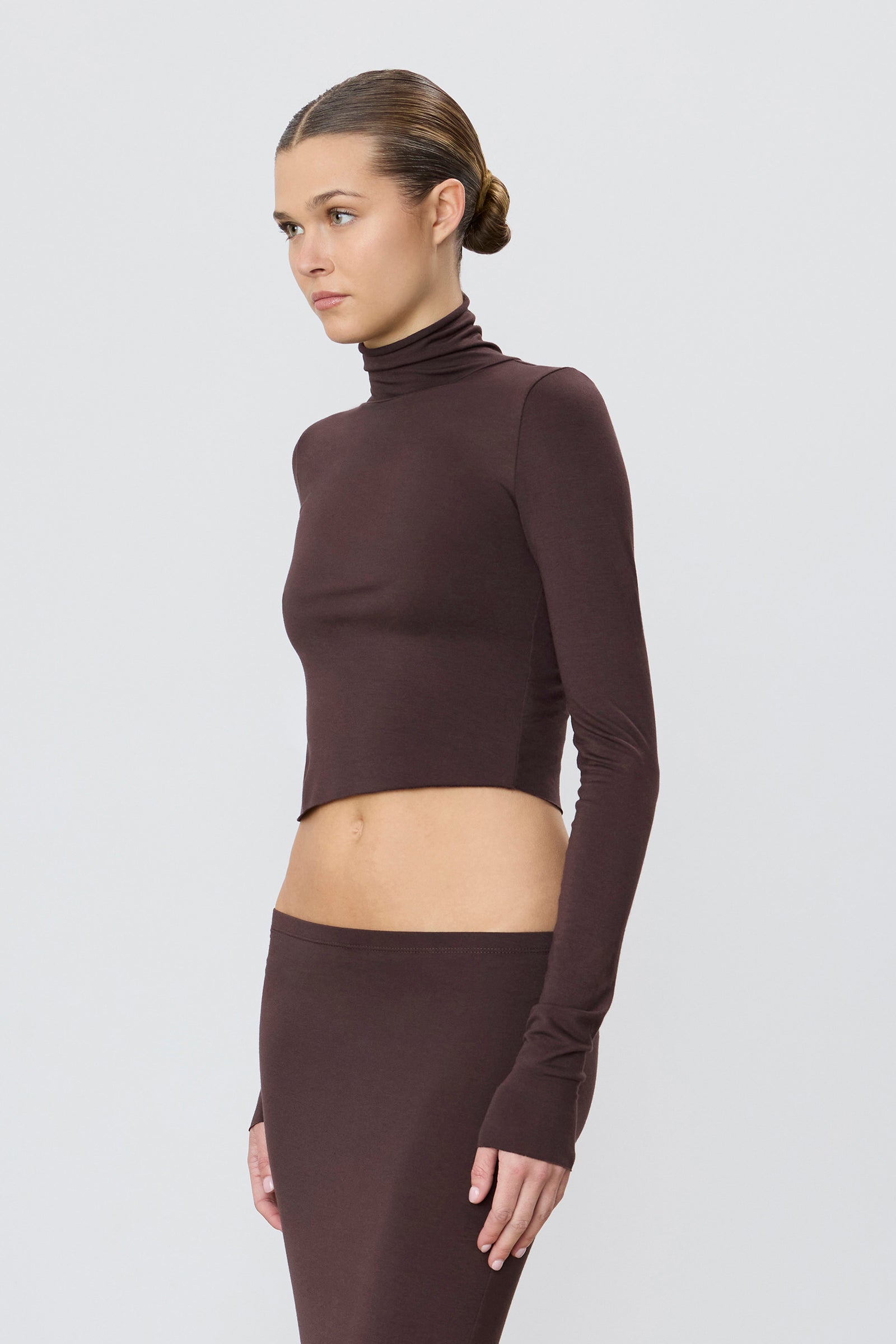 ÉTERNE CROPPED FITTED TURTLENECK TOP