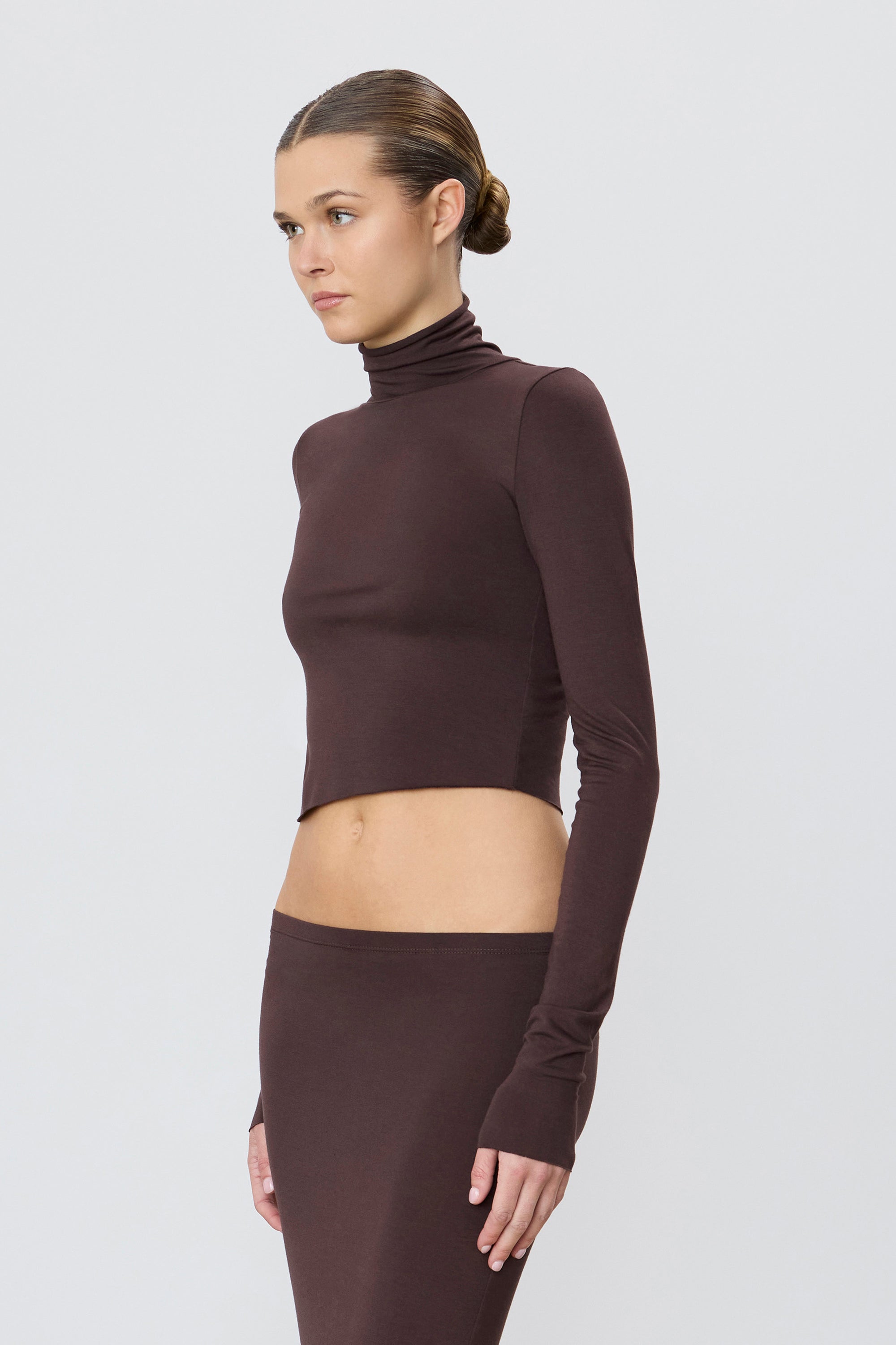 ÉTERNE CROPPED FITTED TURTLENECK TOP