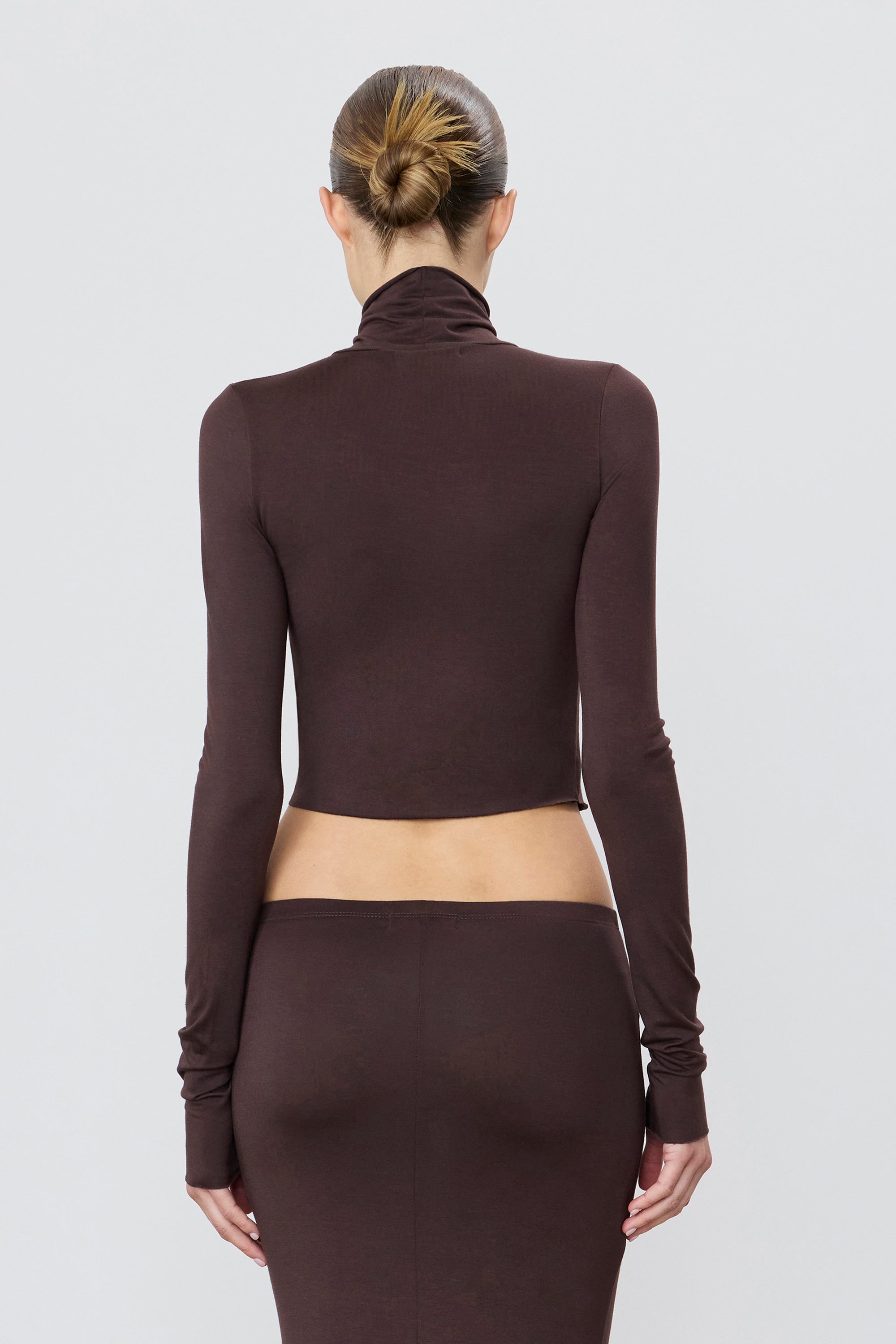 ÉTERNE CROPPED FITTED TURTLENECK TOP