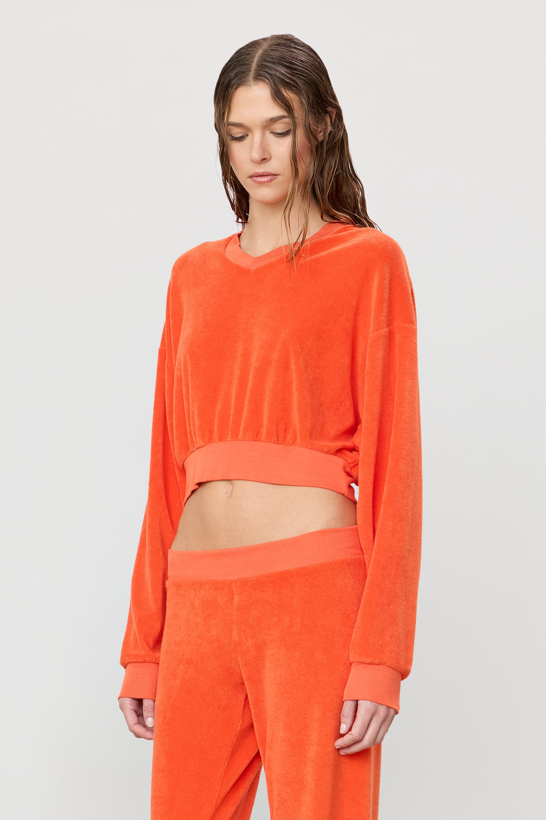 CROPPED V-NECK SWEATSHIRT - ÉTERNE