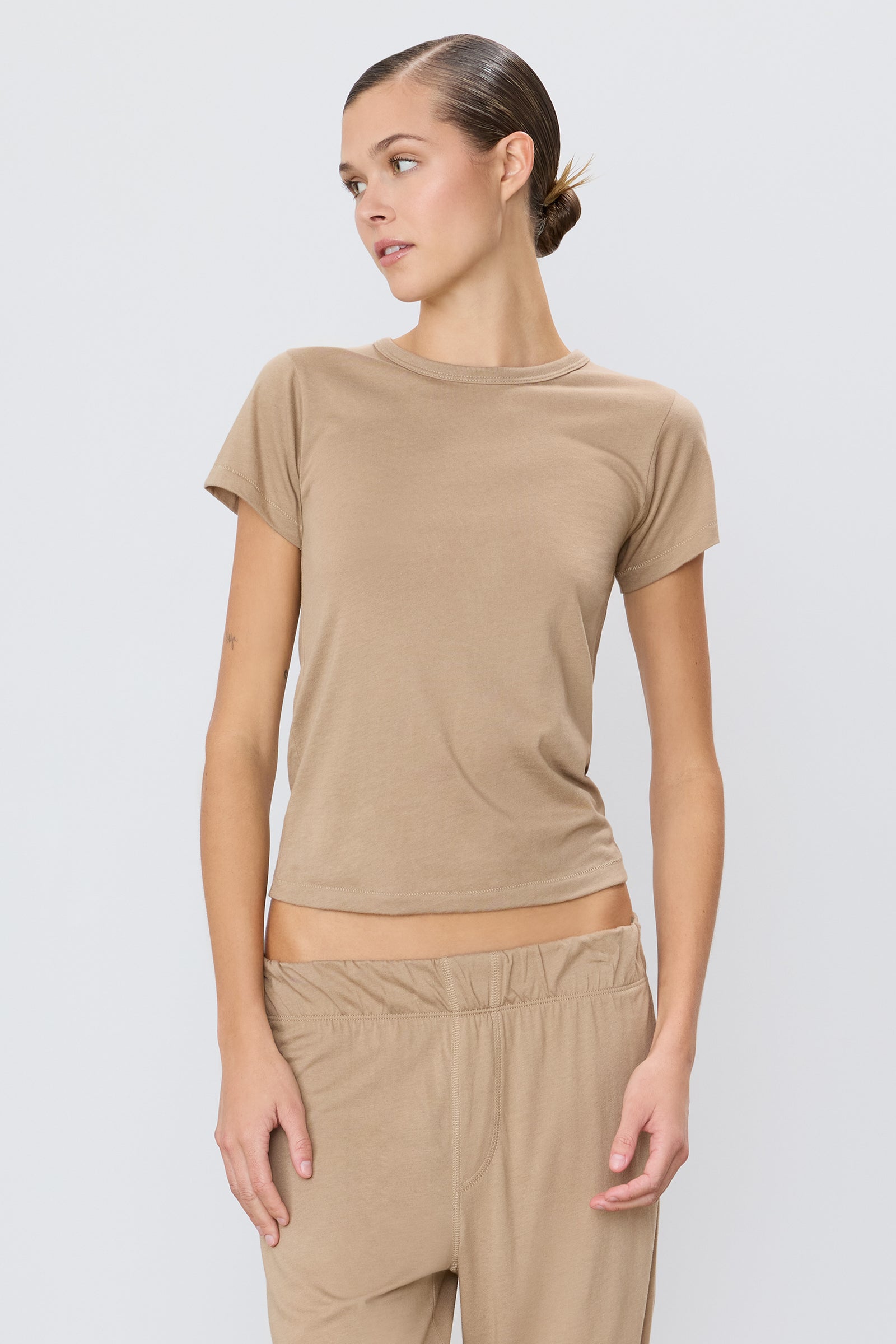 FITTED CREWNECK SHORT SLEEVE T-SHIRT - ÉTERNE