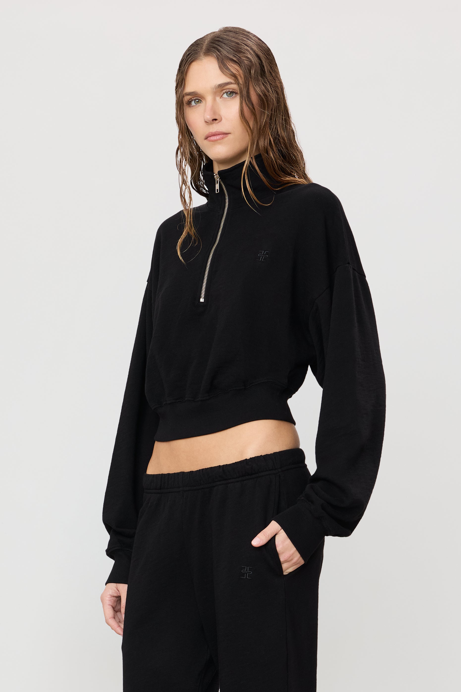 CROPPED HALF-ZIP SWEATSHIRT - ÉTERNE