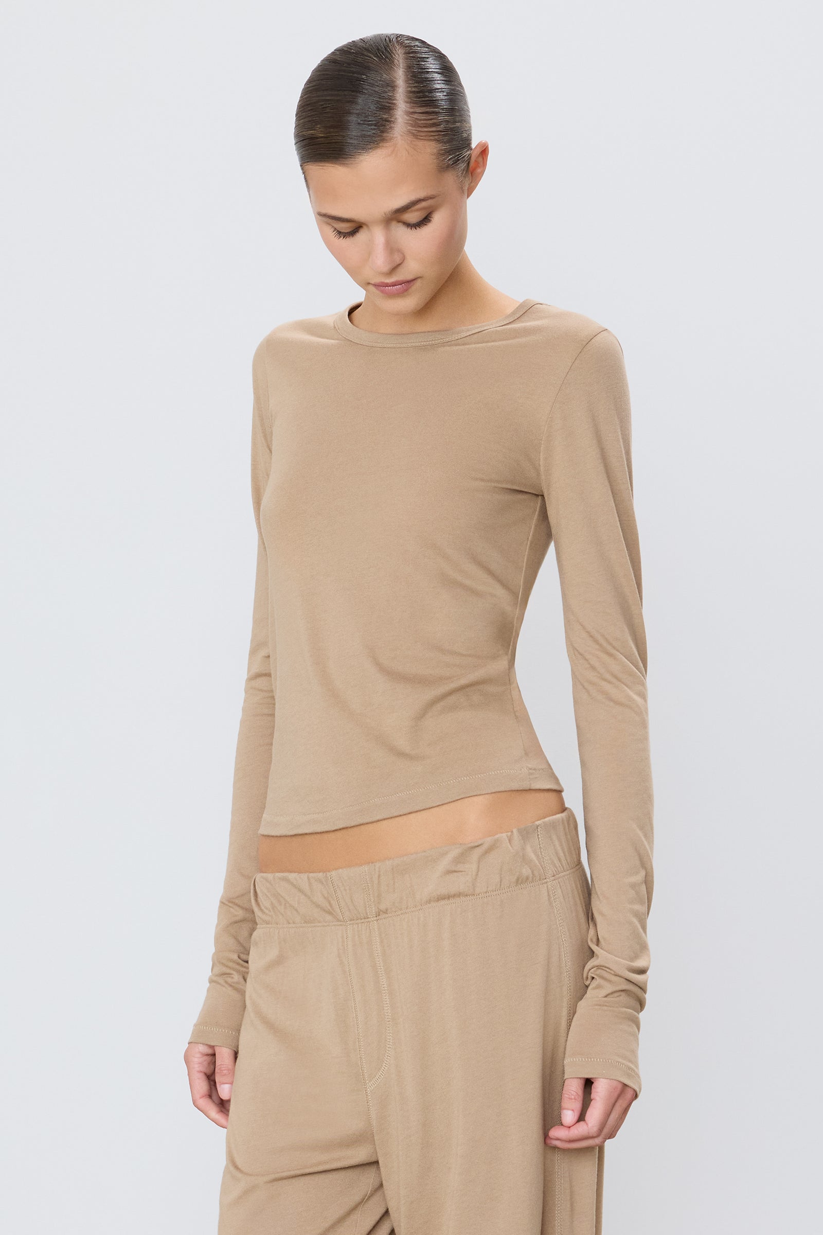 FITTED CREWNECK LONG SLEEVE T-SHIRT - ÉTERNE