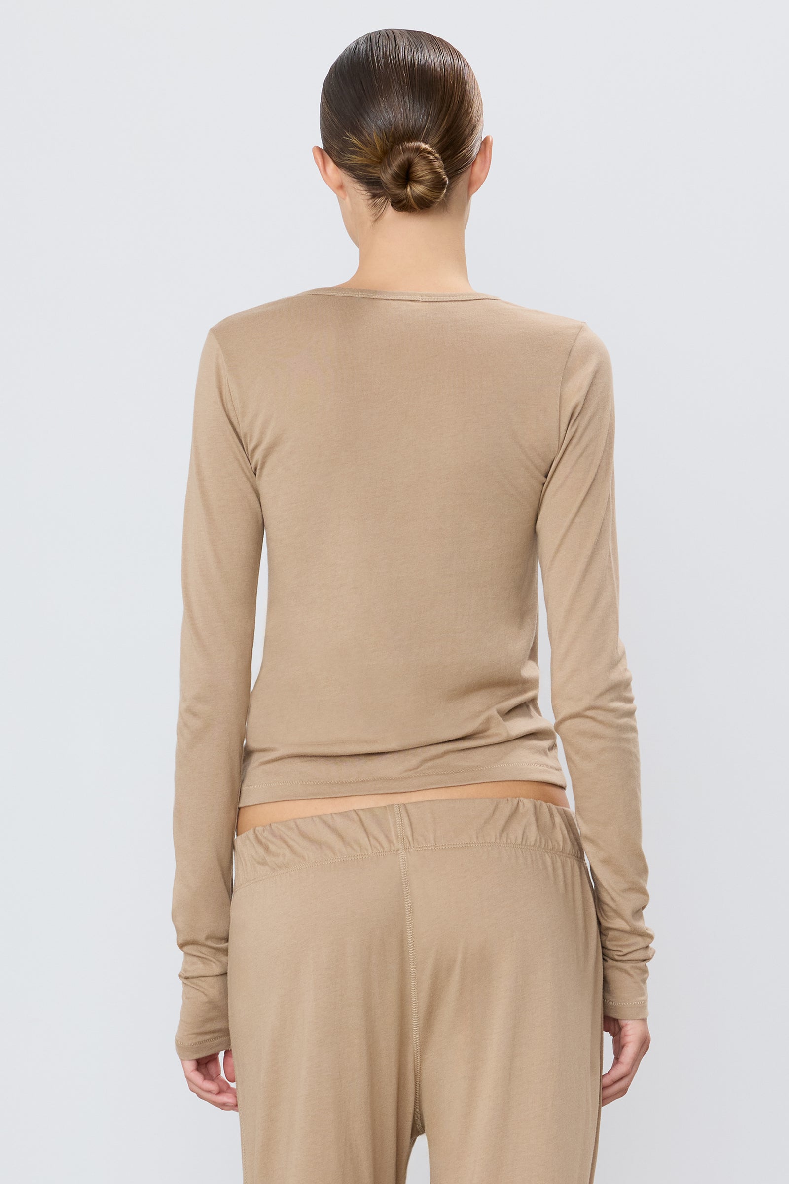 FITTED CREWNECK LONG SLEEVE T-SHIRT - ÉTERNE