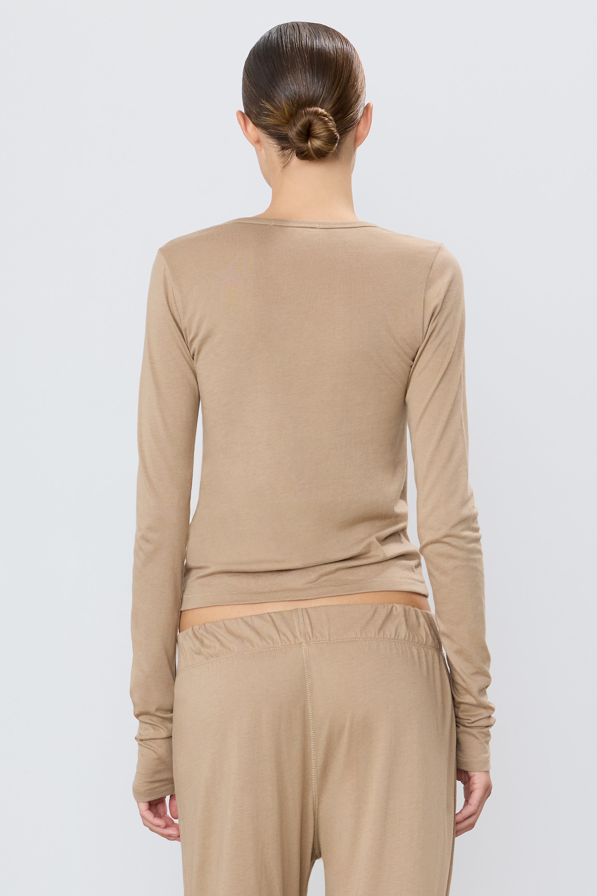 FITTED CREWNECK LONG SLEEVE T-SHIRT - ÉTERNE