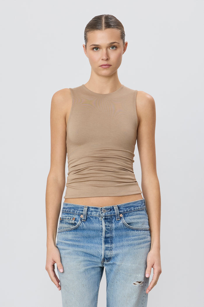 SLEEVELESS CREWNECK TOP