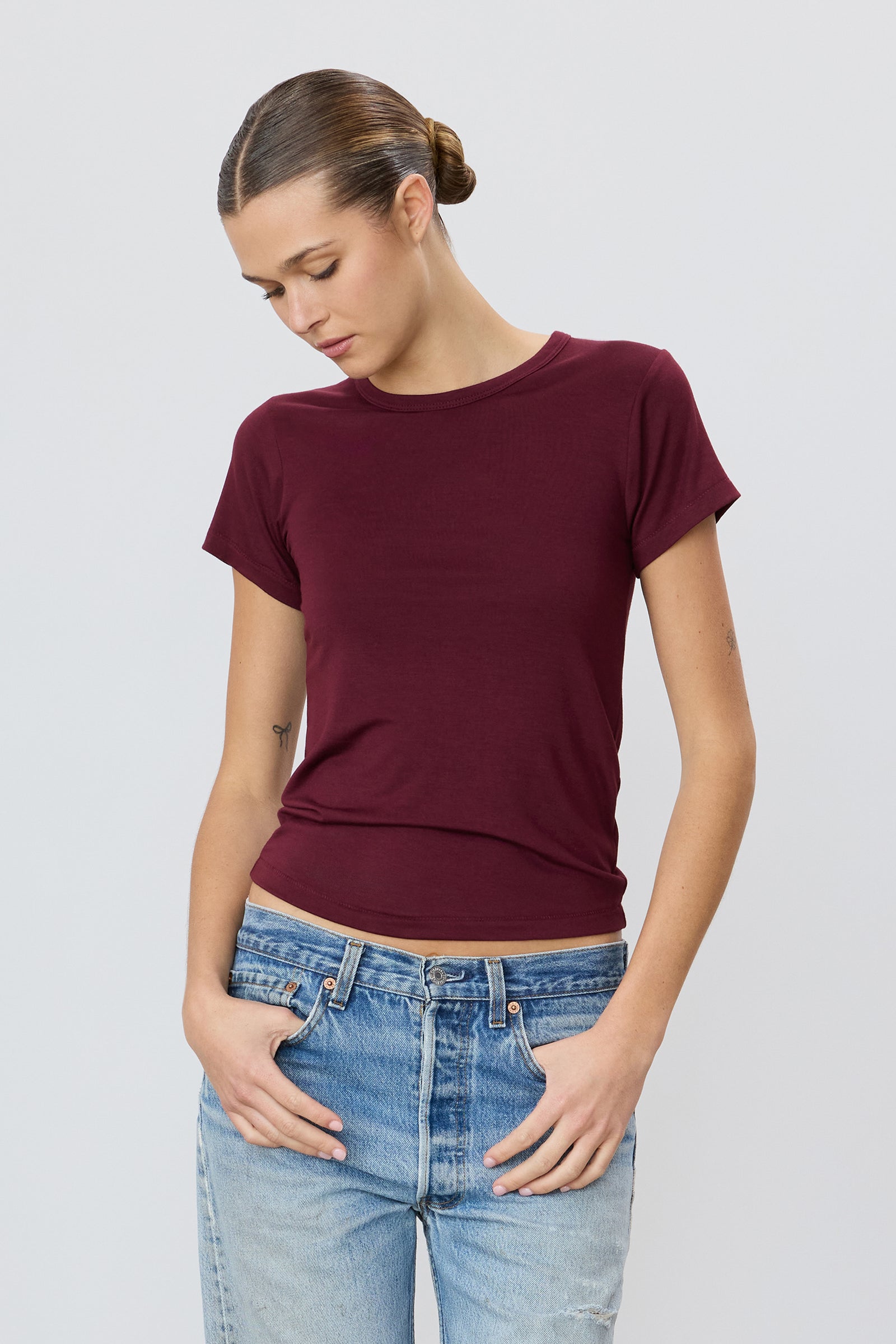 ÉTERNE FITTED CREWNECK SHORT SLEEVE T-SHIRT