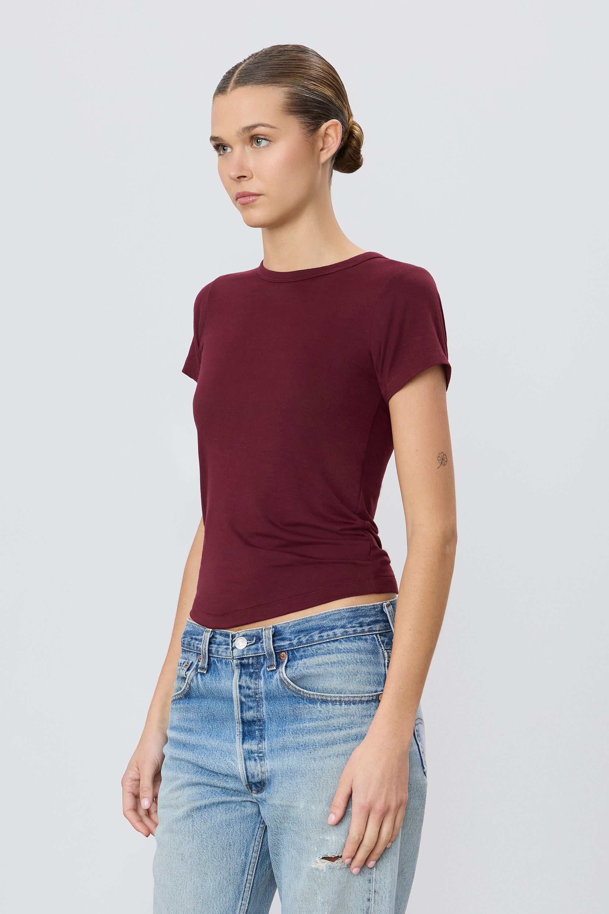 ÉTERNE FITTED CREWNECK SHORT SLEEVE T-SHIRT