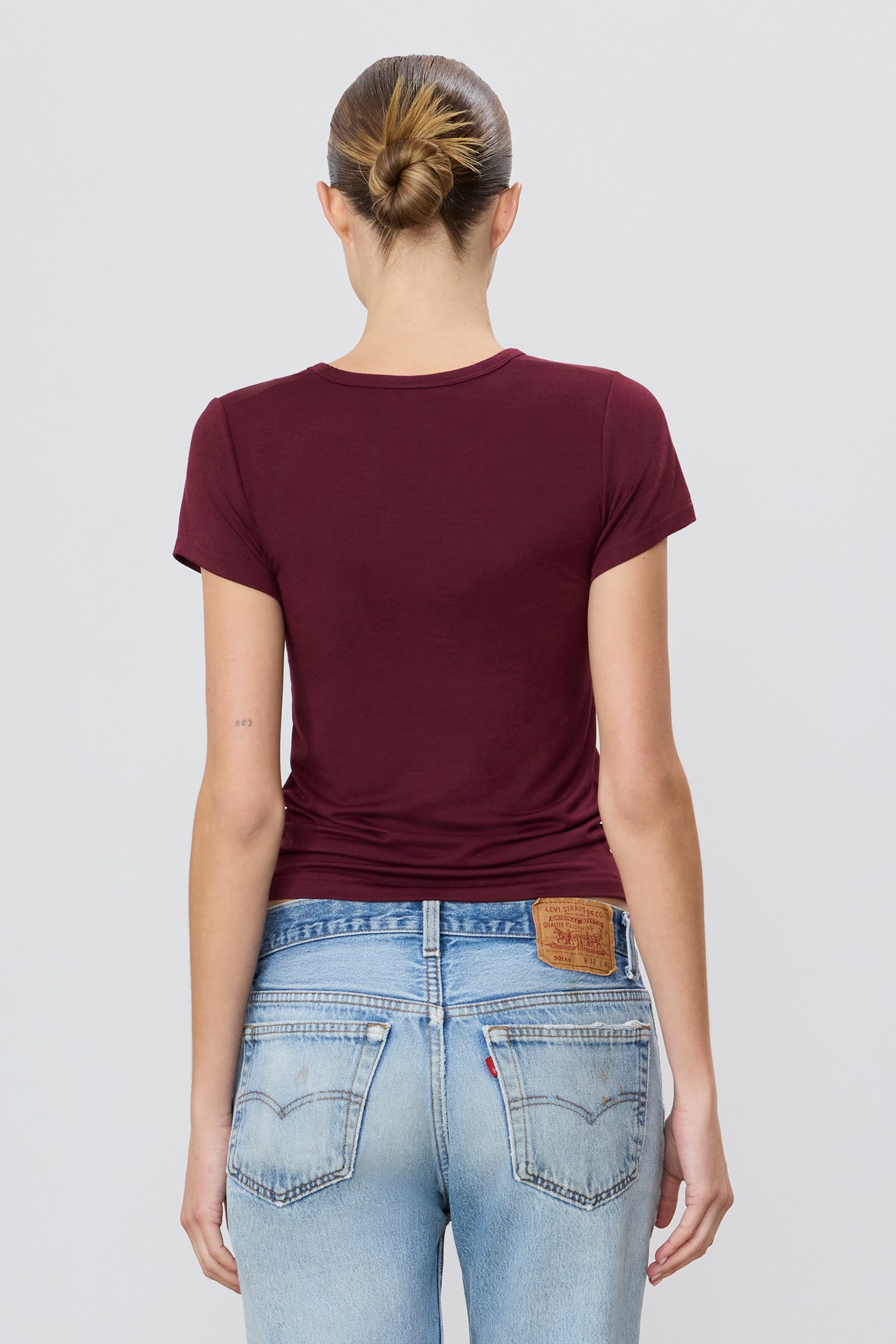 ÉTERNE FITTED CREWNECK SHORT SLEEVE T-SHIRT