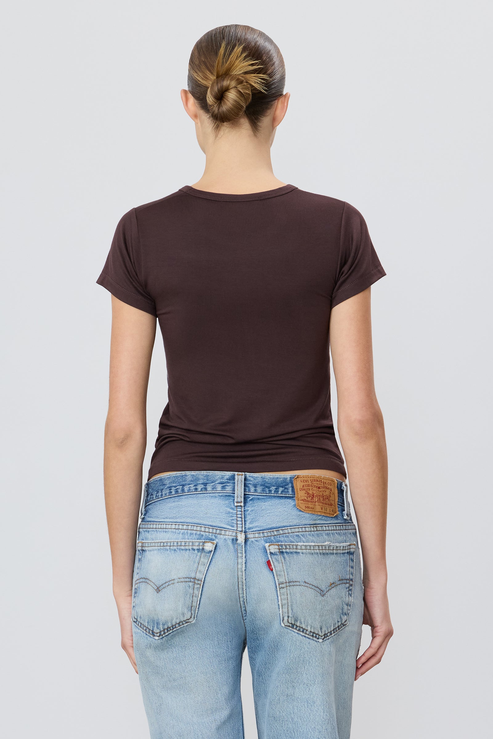 FITTED CREWNECK SHORT SLEEVE T-SHIRT - ÉTERNE