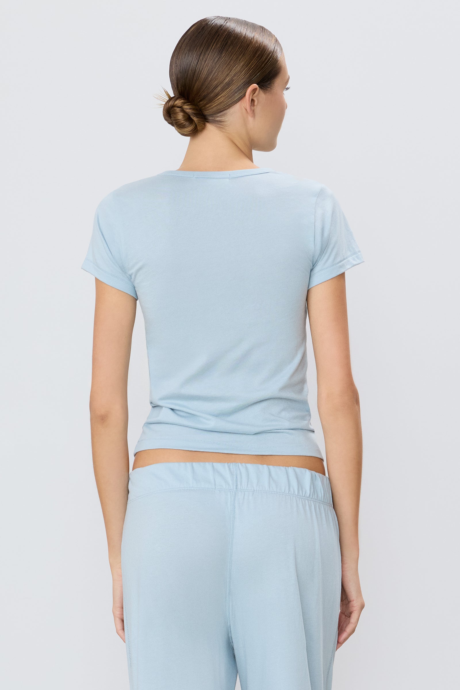 FITTED CREWNECK SHORT SLEEVE T-SHIRT - ÉTERNE