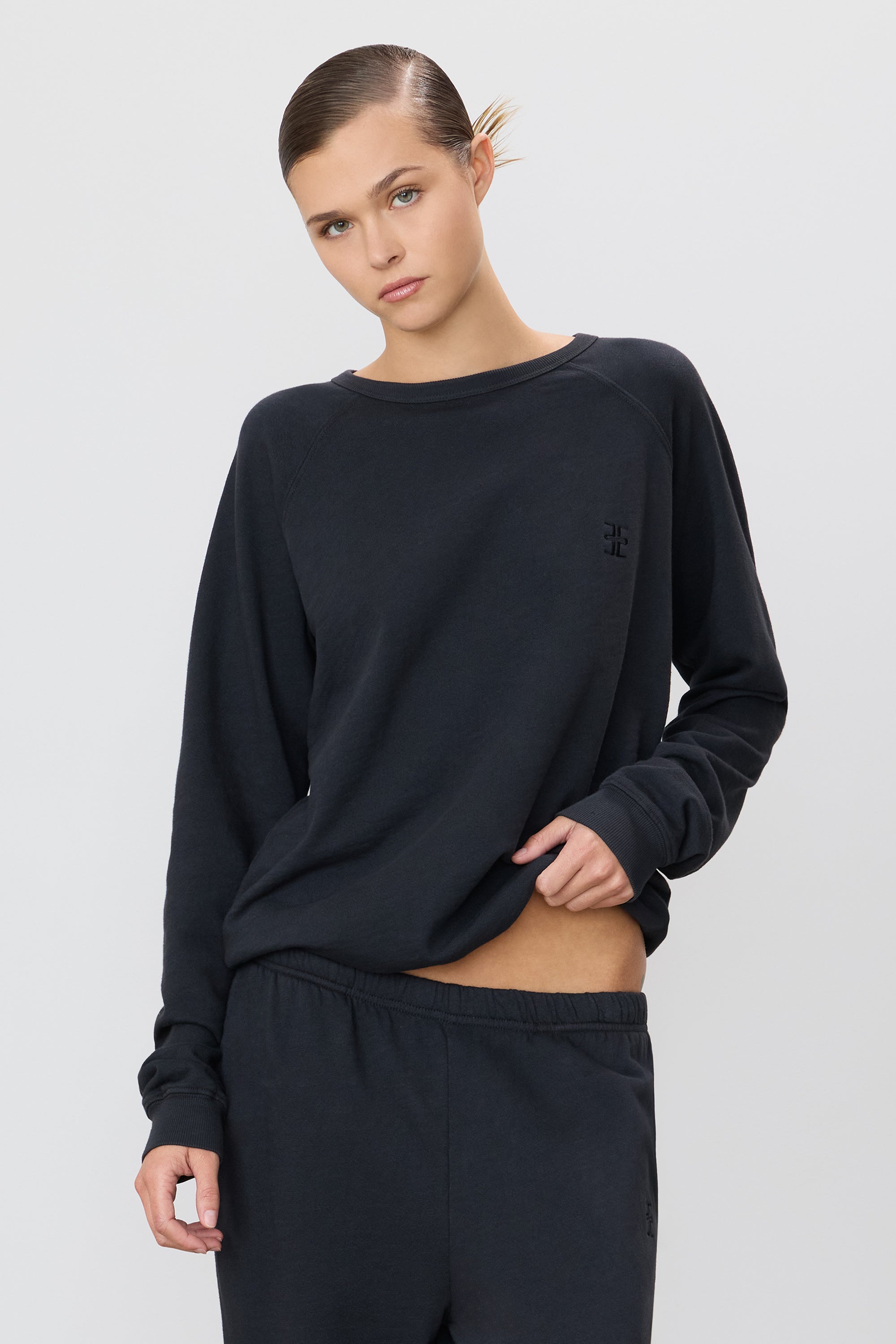 ÉTERNE OVERSIZED RAGLAN SWEATSHIRT