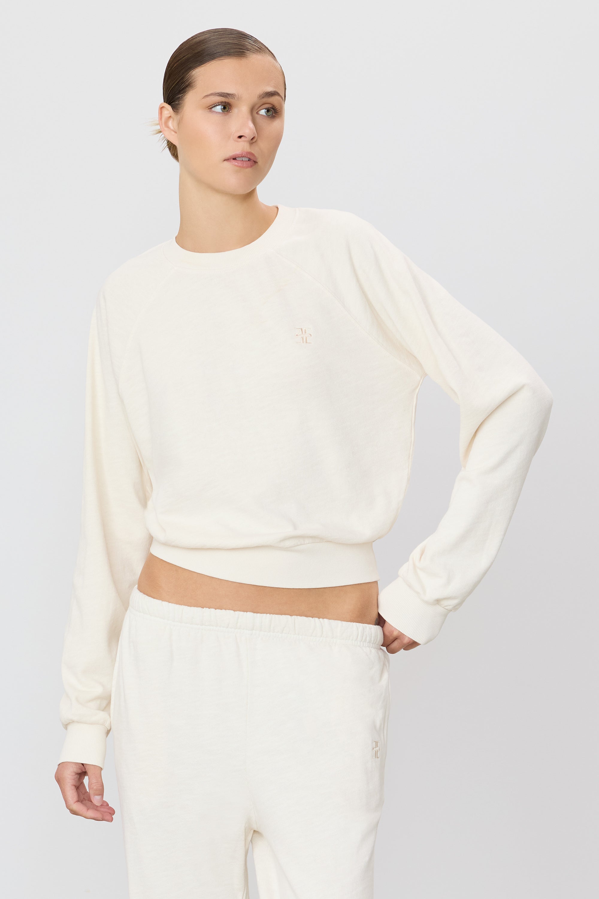 SHRUNKEN RAGLAN SWEATSHIRT - ÉTERNE