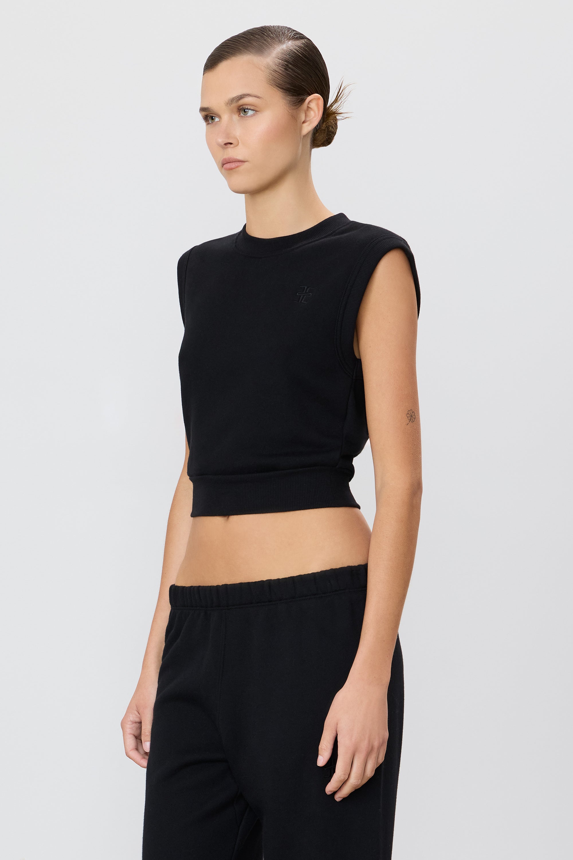 SLEEVELESS CREWNECK TOP - ÉTERNE