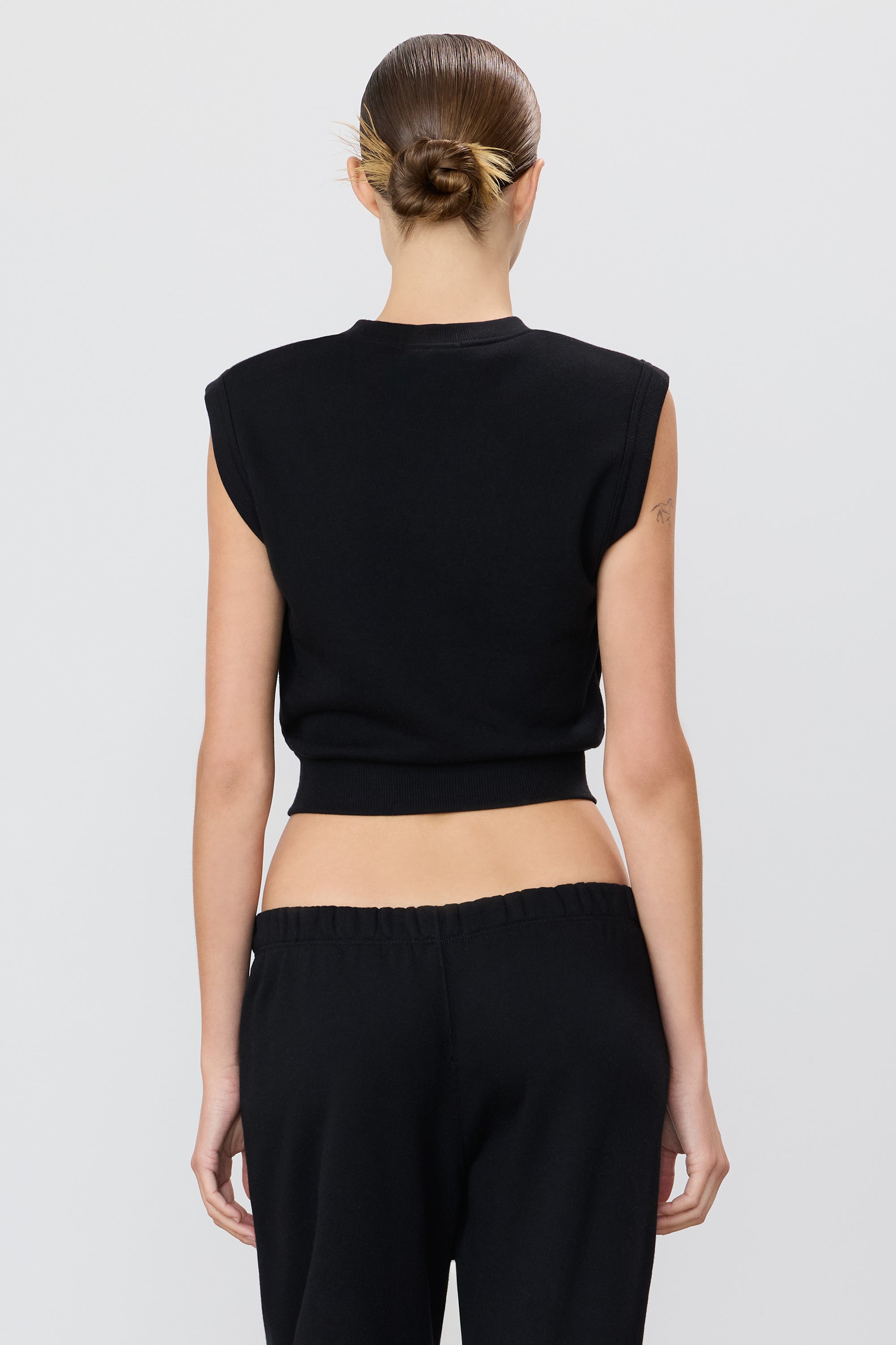 SLEEVELESS CREWNECK TOP - ÉTERNE