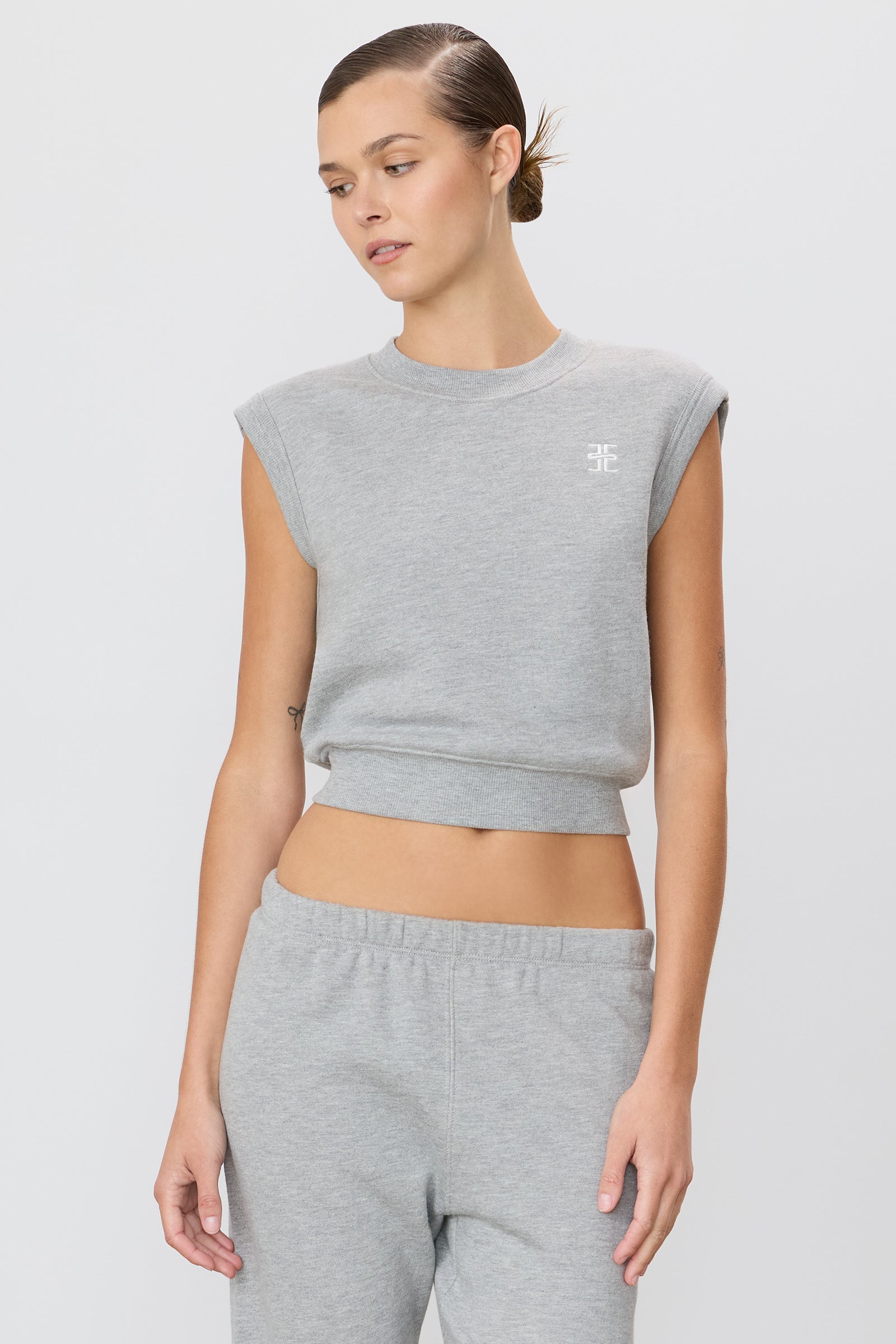 SLEEVELESS CREWNECK TOP - ÉTERNE