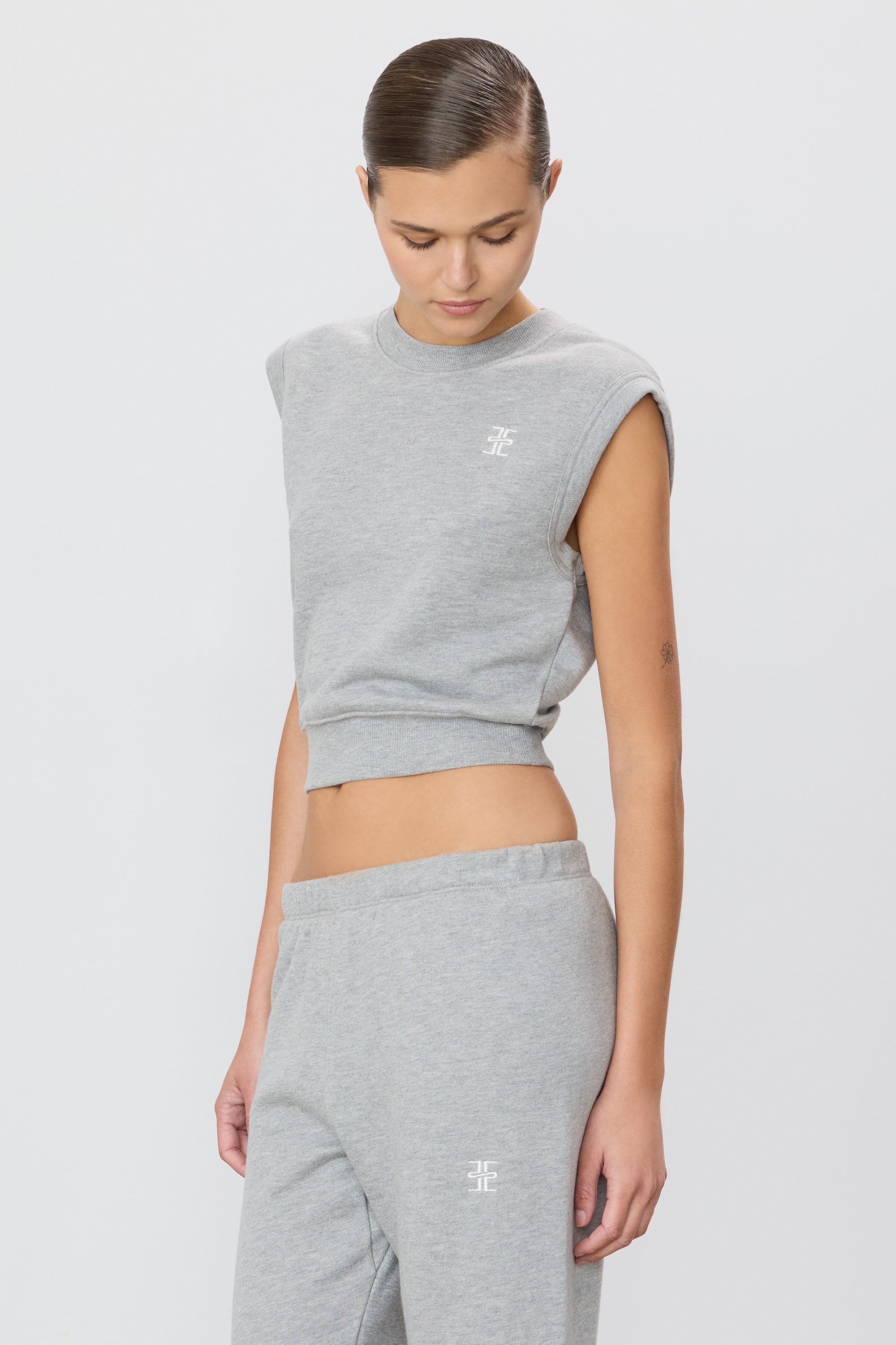 SLEEVELESS CREWNECK TOP - ÉTERNE