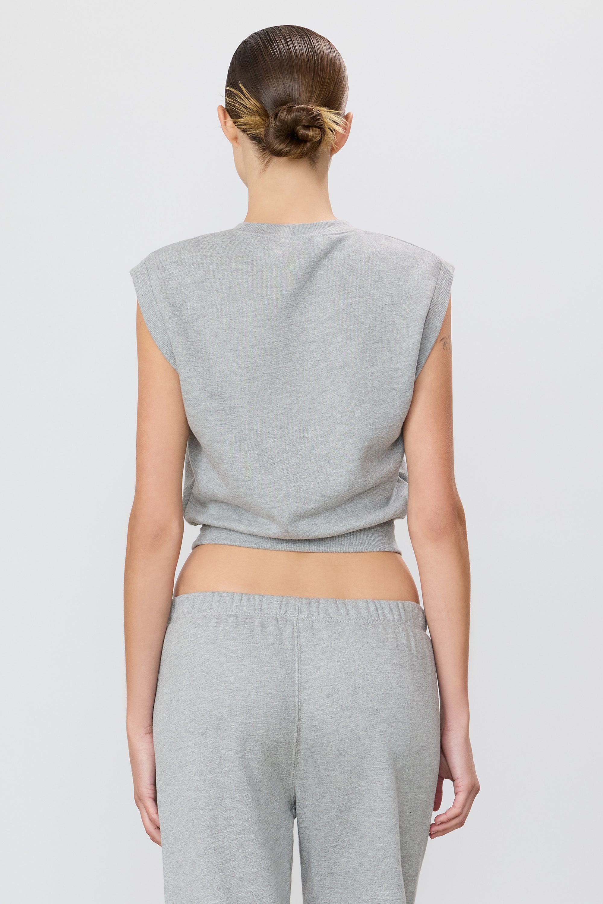 SLEEVELESS CREWNECK TOP - ÉTERNE