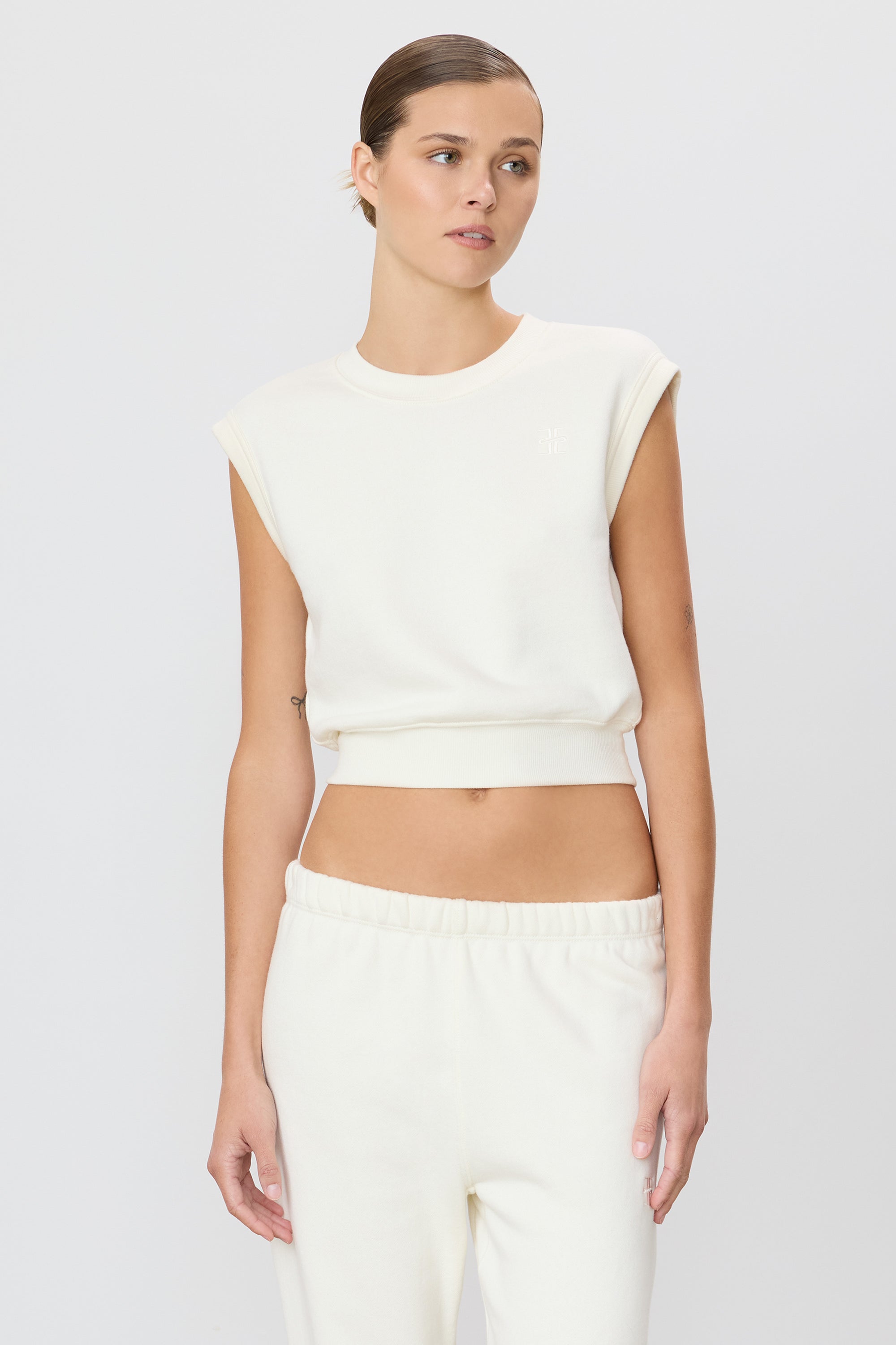 SLEEVELESS CREWNECK TOP - ÉTERNE