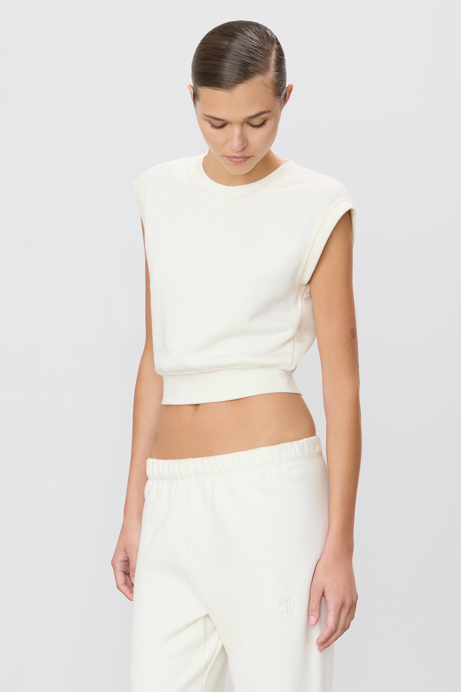 SLEEVELESS CREWNECK TOP - ÉTERNE