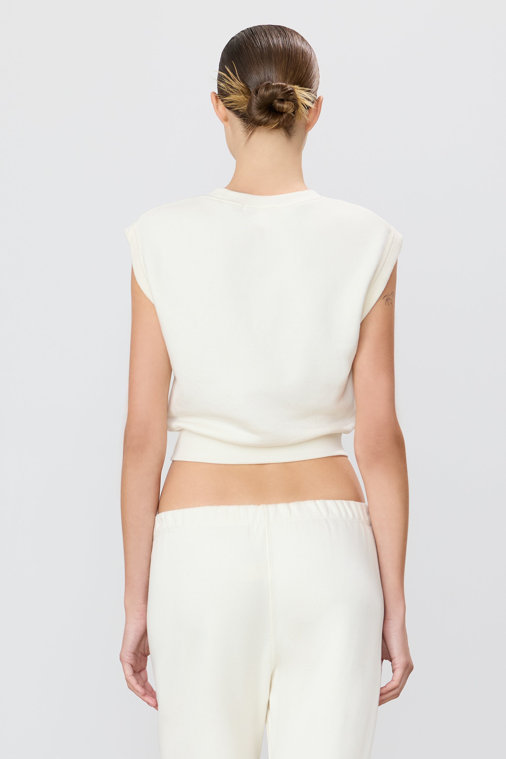 SLEEVELESS CREWNECK TOP - ÉTERNE