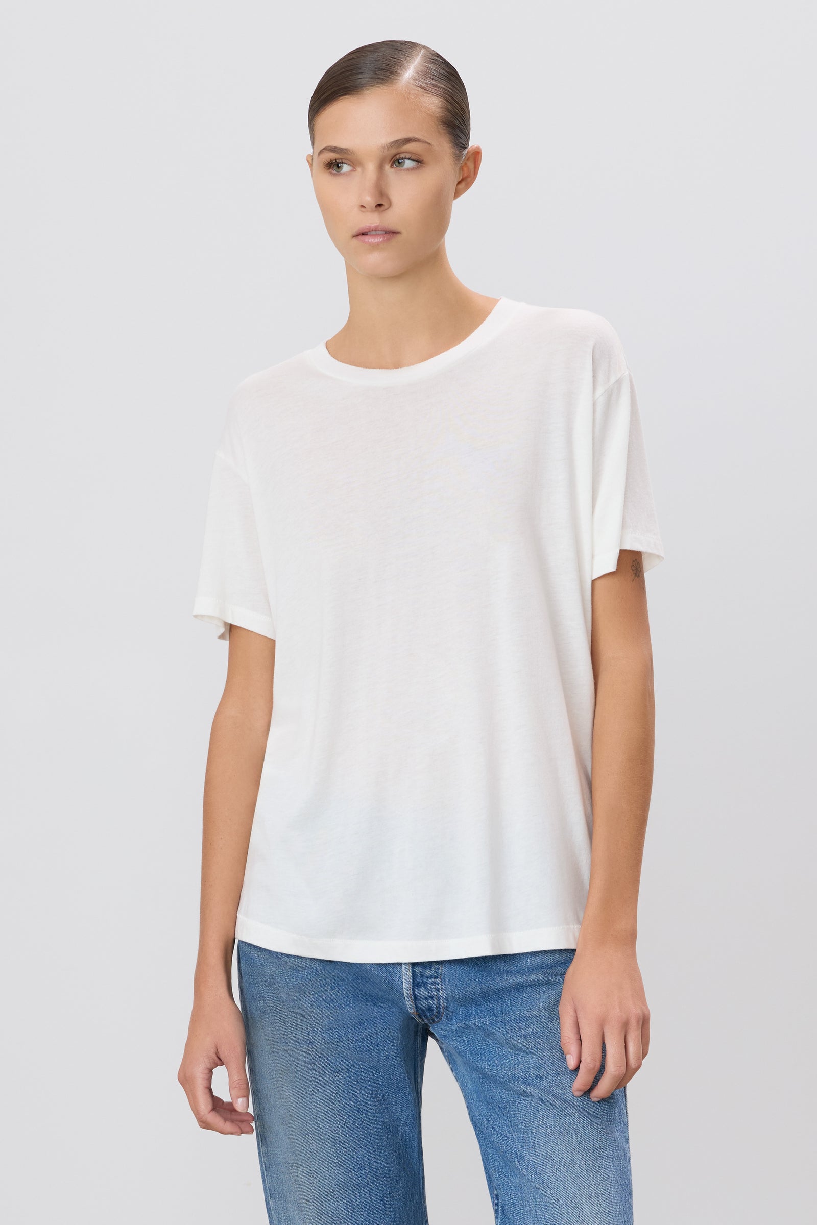 Short Sleeve Boyfriend T-Shirt - ÉTERNE