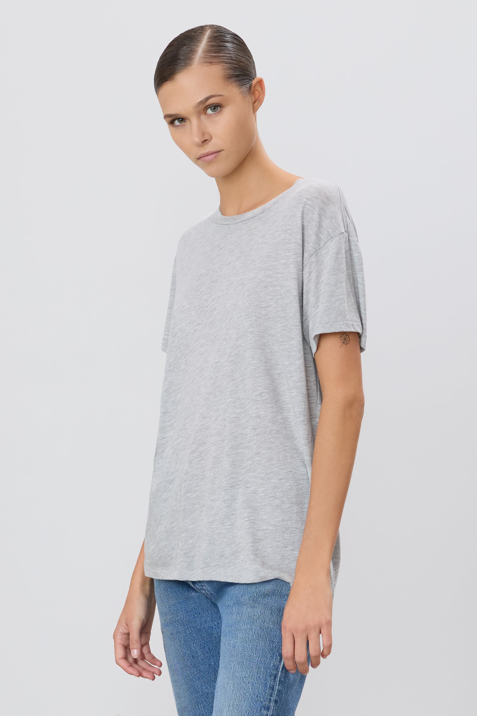 Short Sleeve Boyfriend T-Shirt - ÉTERNE