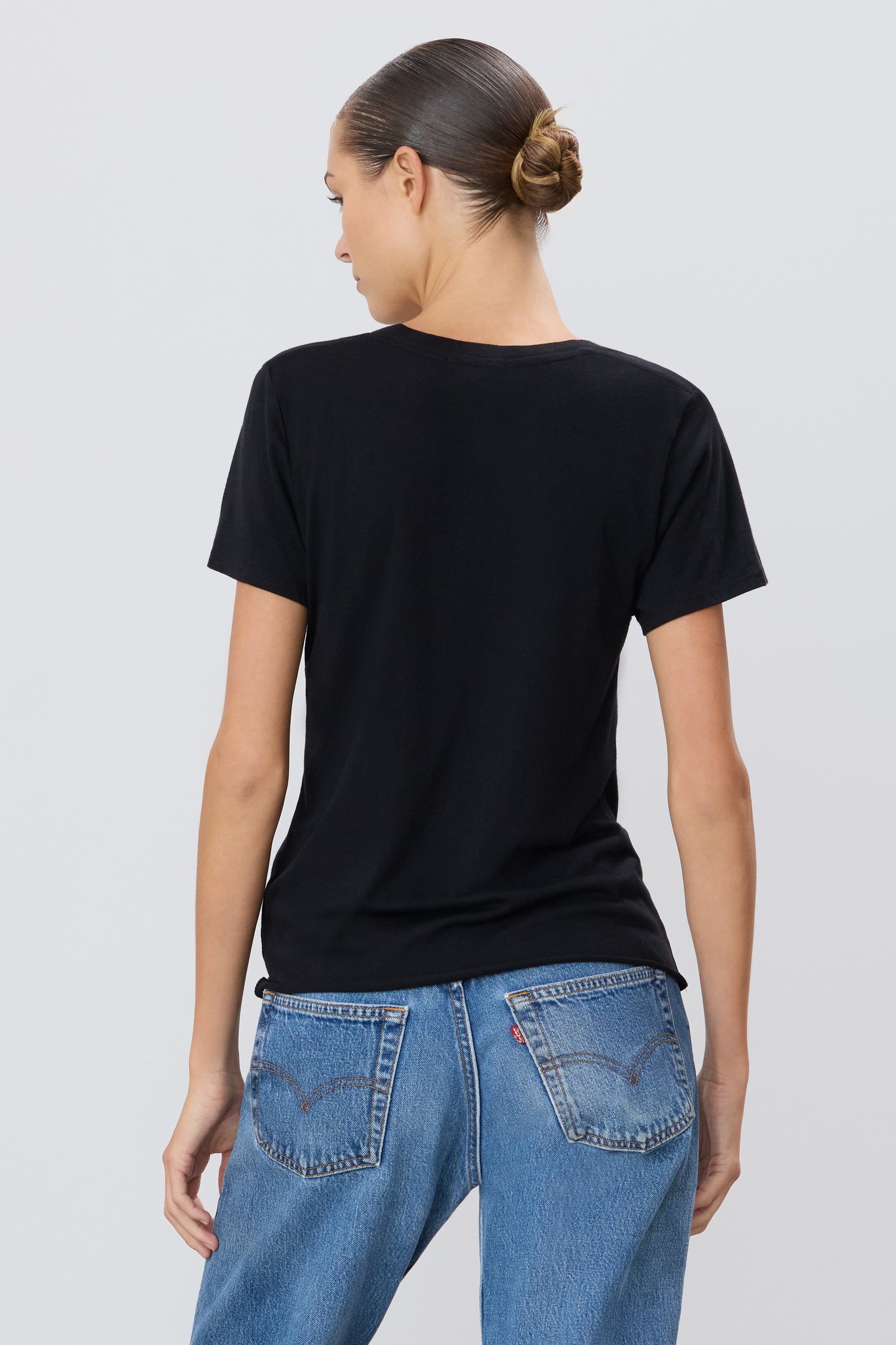 Eterne Chloe V-NECK T-Shirt XS Eterne Chloe V-NECK T-Shirt XS