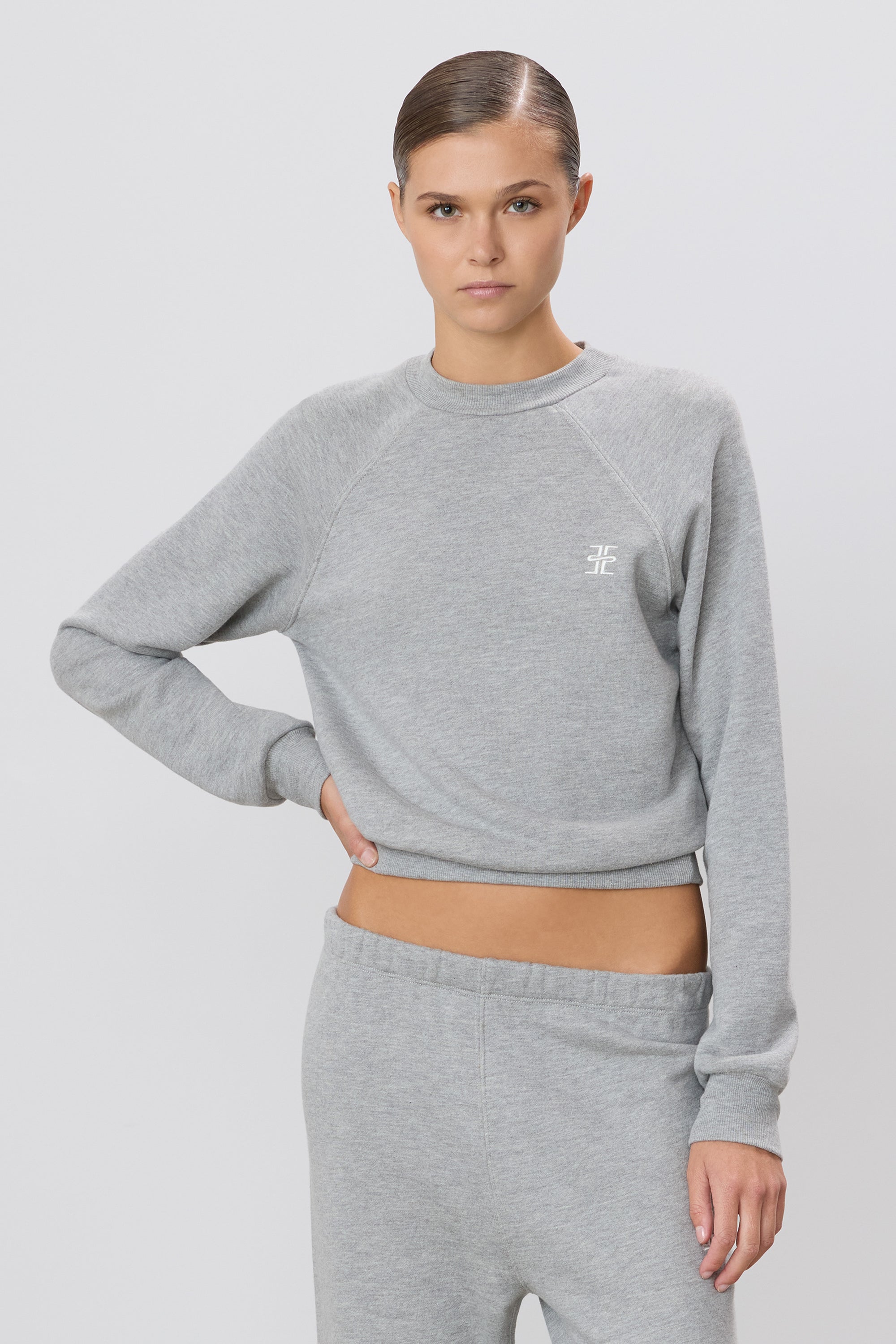 SHRUNKEN RAGLAN SWEATSHIRT - ÉTERNE